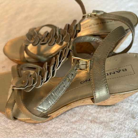 Bandolino Metallic Ninette Wedge Sandals - size 6 - Picture 4 of 8